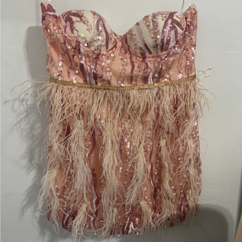 Elegant Pink Strapless Feather Dress - Picture 5 of 12